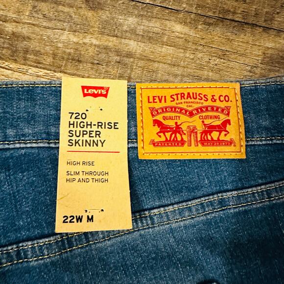 Levi Strauss & Co. 720 High Rise Super Skinny Jeans - Picture 3 of 3